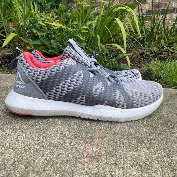 Reebok Shoes - Women’s Reebok Raton Pulse size 8